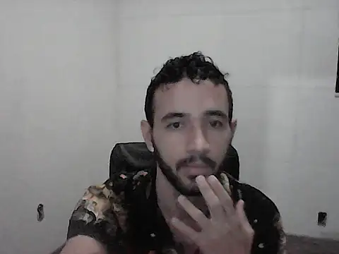 Snapshot of NoxxVx chatting on May 6, 1:14 am NoxxVx online show from May 6, 1:14 am