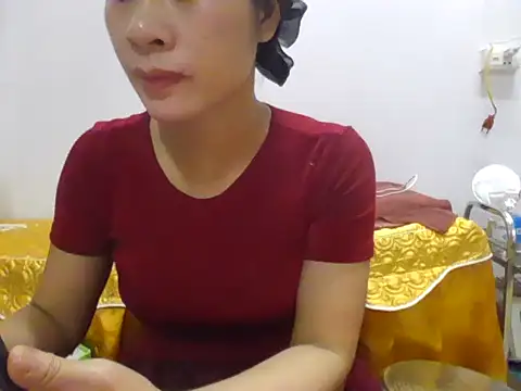 Lyna 2k online show from April 8, 7:30 am