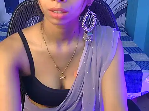 Snapshot of soniya-verma chatting on April 6, 4:57 am soniya-verma online show from April 6, 4:57 am