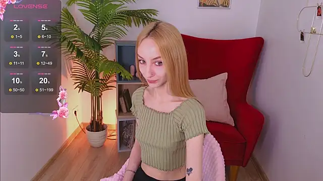 Snapshot of Melrose_ chatting on May 19, 9:32 pm Melrose online show from May 19, 9:32 pm