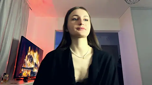 Snapshot of HallieHollo chatting on April 5, 8:06 pm HallieHollo online show from April 5, 8:06 pm