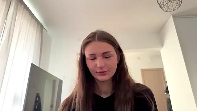 Snapshot of HallieHollo chatting on April 16, 7:20 am HallieHollo online show from April 16, 7:20 am