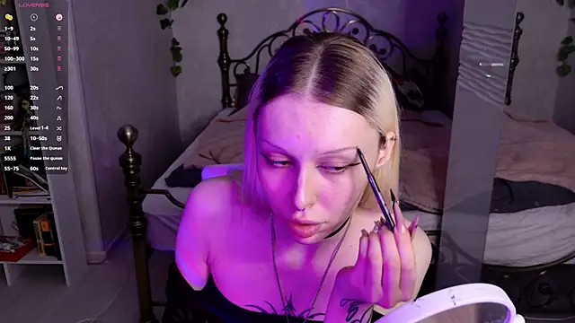 Snapshot of ghost_girly chatting on May 12, 8:28 pm ghost girly online show from May 12, 8:28 pm