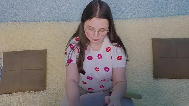 Snapshot of SofiDreamm chatting on April 7, 2:17 pm SofiDreamm online show from April 7, 2:17 pm