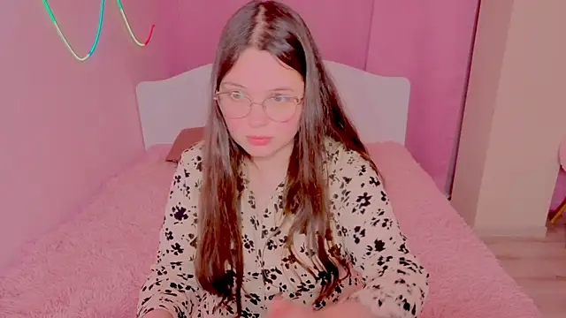 Snapshot of SofiDreamm chatting on April 27, 8:51 pm SofiDreamm online show from April 27, 8:51 pm
