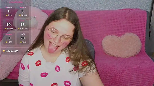 Snapshot of SofiDreamm chatting on May 1, 7:40 pm SofiDreamm online show from May 1, 7:40 pm
