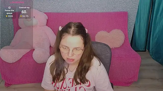 Snapshot of SofiDreamm chatting on May 4, 7:43 pm SofiDreamm online show from May 4, 7:43 pm