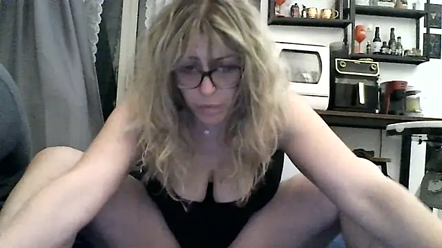 Snapshot of Ginny32 chatting on April 26, 9:45 pm Ginny32 online show from April 26, 9:45 pm