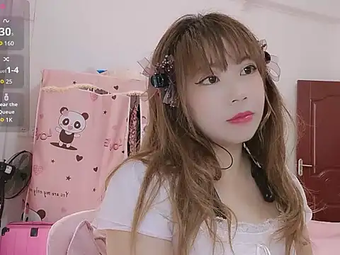 Snapshot of H-Maya chatting on April 11, 1:10 am H-Maya online show from April 11, 1:10 am