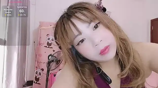 Snapshot of H-Maya chatting on April 12, 1:43 am H-Maya online show from April 12, 1:43 am