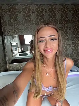 Snapshot of DirtyDebby chatting on April 3, 1:42 pm DirtyDebby online show from April 3, 1:42 pm