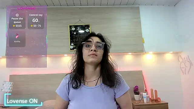 Snapshot of Ellaa_honey chatting on April 11, 12:53 pm Ellaa honey online show from April 11, 12:53 pm