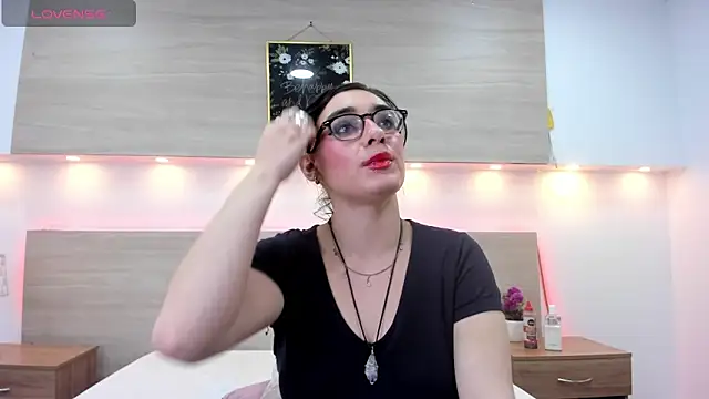 Snapshot of Ellaa_honey chatting on April 15, 7:58 pm Ellaa honey online show from April 15, 7:58 pm