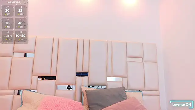 Snapshot of Estrellaa_023 chatting on May 16, 10:23 am Estrellaa 023 online show from May 16, 10:23 am