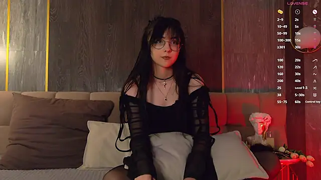 AmyRivers online show from April 29, 5:30 pm