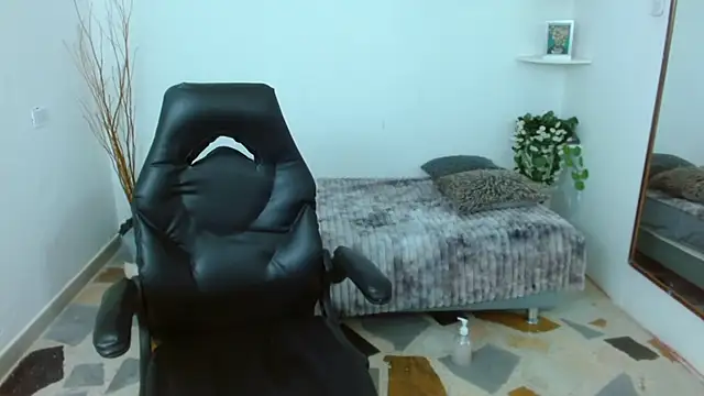 Valeriamora  online show from April 1, 1:41 pm