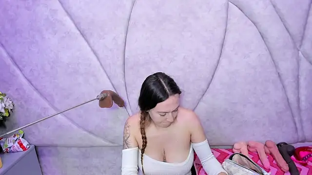 Snapshot of Luxurious_breastfeeder chatting on March 31, 12:38 pm Luxurious breastfeeder online show from March 31, 12:38 pm