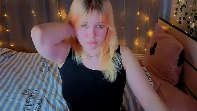 Snapshot of unburnedgirl chatting on April 24, 3:25 pm unburnedgirl online show from April 24, 3:25 pm