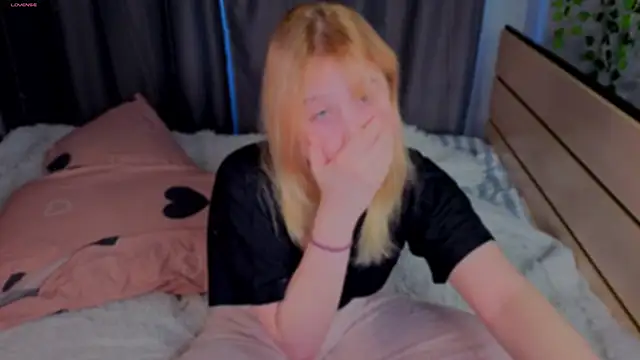 Snapshot of unburnedgirl chatting on May 22, 2:22 pm unburnedgirl online show from May 22, 2:22 pm