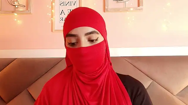 nayira  online show from March 31, 8:31 pm