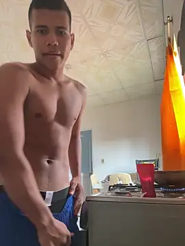 Snapshot of noahdark_ chatting on April 4, 7:22 pm noahdark online show from April 4, 7:22 pm
