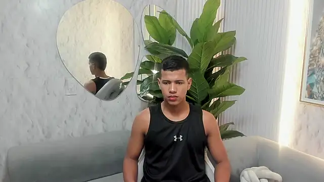 Snapshot of noahdark_ chatting on April 19, 1:27 am noahdark online show from April 19, 1:27 am