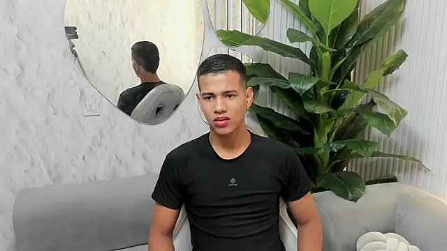 Snapshot of noahdark_ chatting on April 29, 1:43 am noahdark online show from April 29, 1:43 am