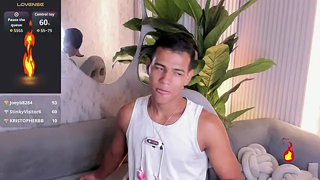 Snapshot of noahdark_ chatting on May 3, 12:16 am noahdark online show from May 3, 12:16 am