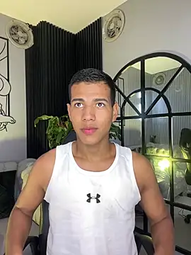 Snapshot of noahdark_ chatting on May 7, 2:28 am noahdark online show from May 7, 2:28 am