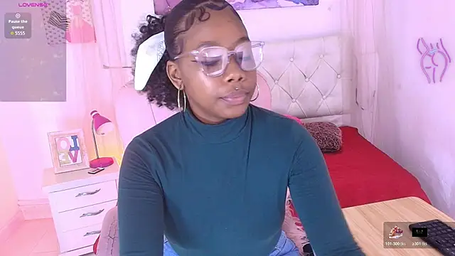 Snapshot of emily_smith18 chatting on April 24, 12:07 pm emily smith18 online show from April 24, 12:07 pm