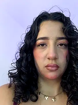 Snapshot of bella_swwan_ chatting on April 12, 1:49 pm bella swwan online show from April 12, 1:49 pm