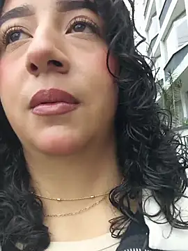 Snapshot of bella_swwan_ chatting on May 2, 1:38 pm bella swwan online show from May 2, 1:38 pm