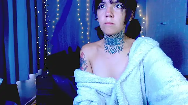 Snapshot of LannieGonzales chatting on April 12, 3:28 pm LannieGonzales online show from April 12, 3:28 pm