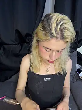 Lia fire online show from May 7, 3:12 am