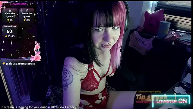 Snapshot of CutieTracer chatting on May 4, 11:06 am CutieTracer online show from May 4, 11:06 am