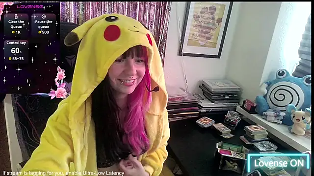 Snapshot of CutieTracer chatting on May 5, 2:58 pm CutieTracer online show from May 5, 2:58 pm
