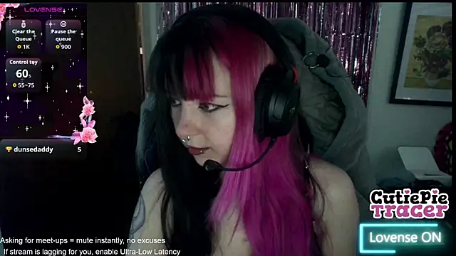 Snapshot of CutieTracer chatting on May 11, 12:22 pm CutieTracer online show from May 11, 12:22 pm