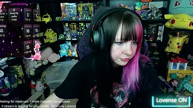 Snapshot of CutieTracer chatting on June 10, 4:06 pm CutieTracer online show from June 10, 4:06 pm