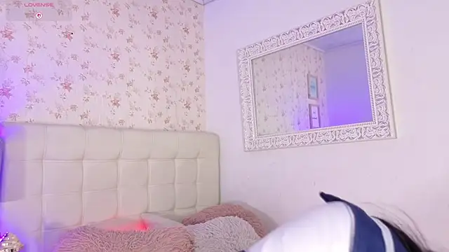 Snapshot of lia_kitty0 chatting on July 8, 11:42 pm lia kitty0 online show from July 8, 11:42 pm