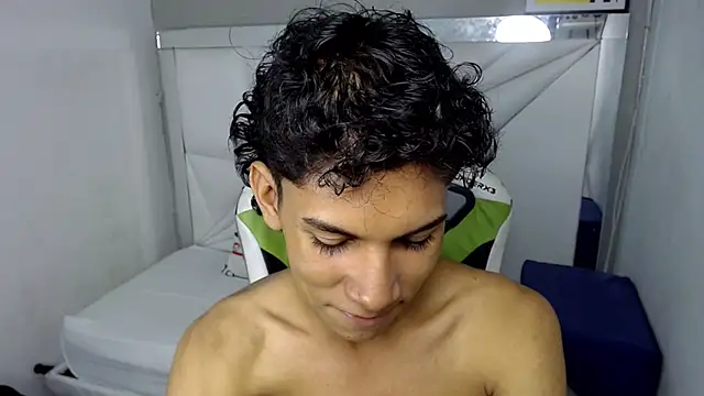 Taylorr junior  online show from March 31, 4:46 am