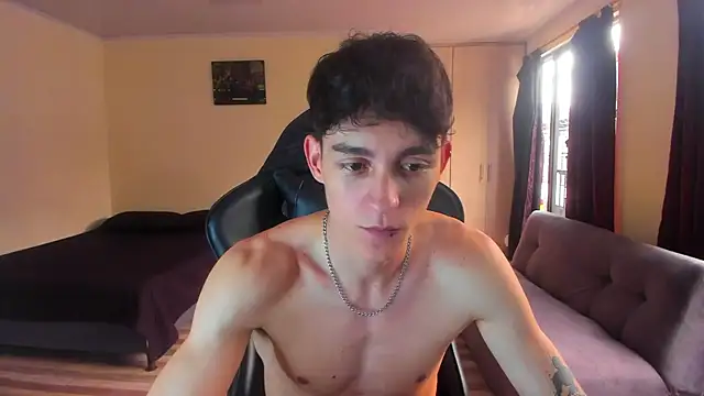 Snapshot of Luke_Chill chatting on April 23, 5:15 pm Luke Chill online show from April 23, 5:15 pm