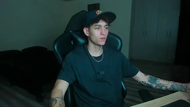 Snapshot of Luke_Chill chatting on June 16, 11:51 pm Luke Chill online show from June 16, 11:51 pm