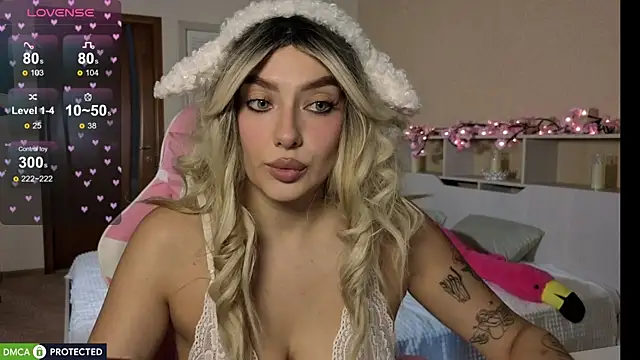 Snapshot of Emily_Bloom_119 chatting on July 3, 8:10 am Emily Bloom 119 online show from July 3, 8:10 am