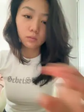Snapshot of Shanshan_1267 chatting on May 28, 3:15 am Shanshan 1267 online show from May 28, 3:15 am