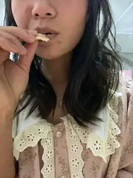 Elisa-a online show from May 2, 8:52 am