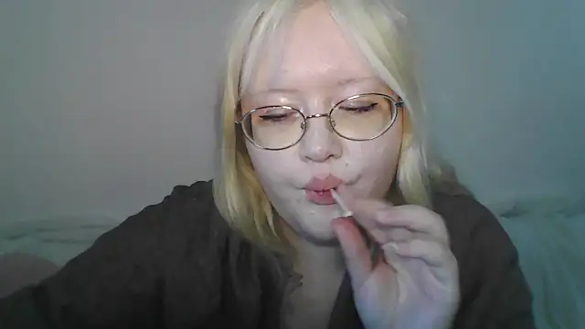Snapshot of Elayne_Sweet chatting on April 9, 8:09 am Elayne Sweet online show from April 9, 8:09 am