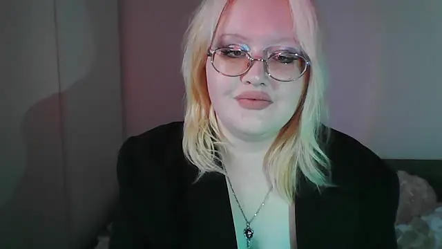 Snapshot of Elayne_Sweet chatting on April 14, 8:09 am Elayne Sweet online show from April 14, 8:09 am