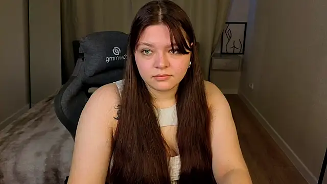 Snapshot of Evelyne_Loo chatting on April 13, 1:22 am Evelyne Loo online show from April 13, 1:22 am
