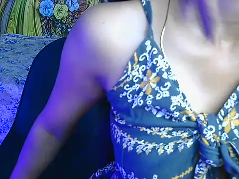 Snapshot of avni222 chatting on May 7, 5:35 am avni222 online show from May 7, 5:35 am