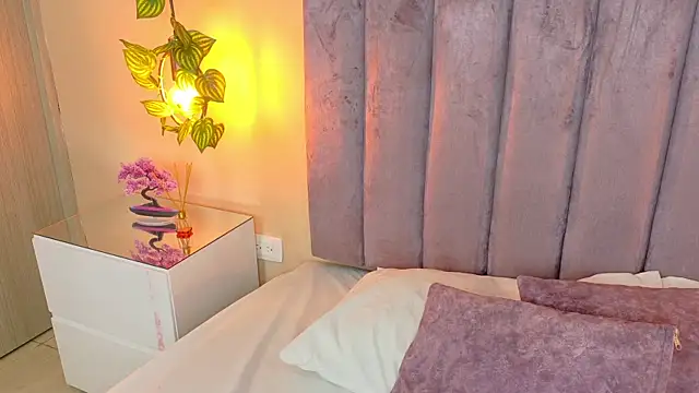 Snapshot of angelicaa_garcia chatting on May 8, 11:59 am angelicaa garcia online show from May 8, 11:59 am